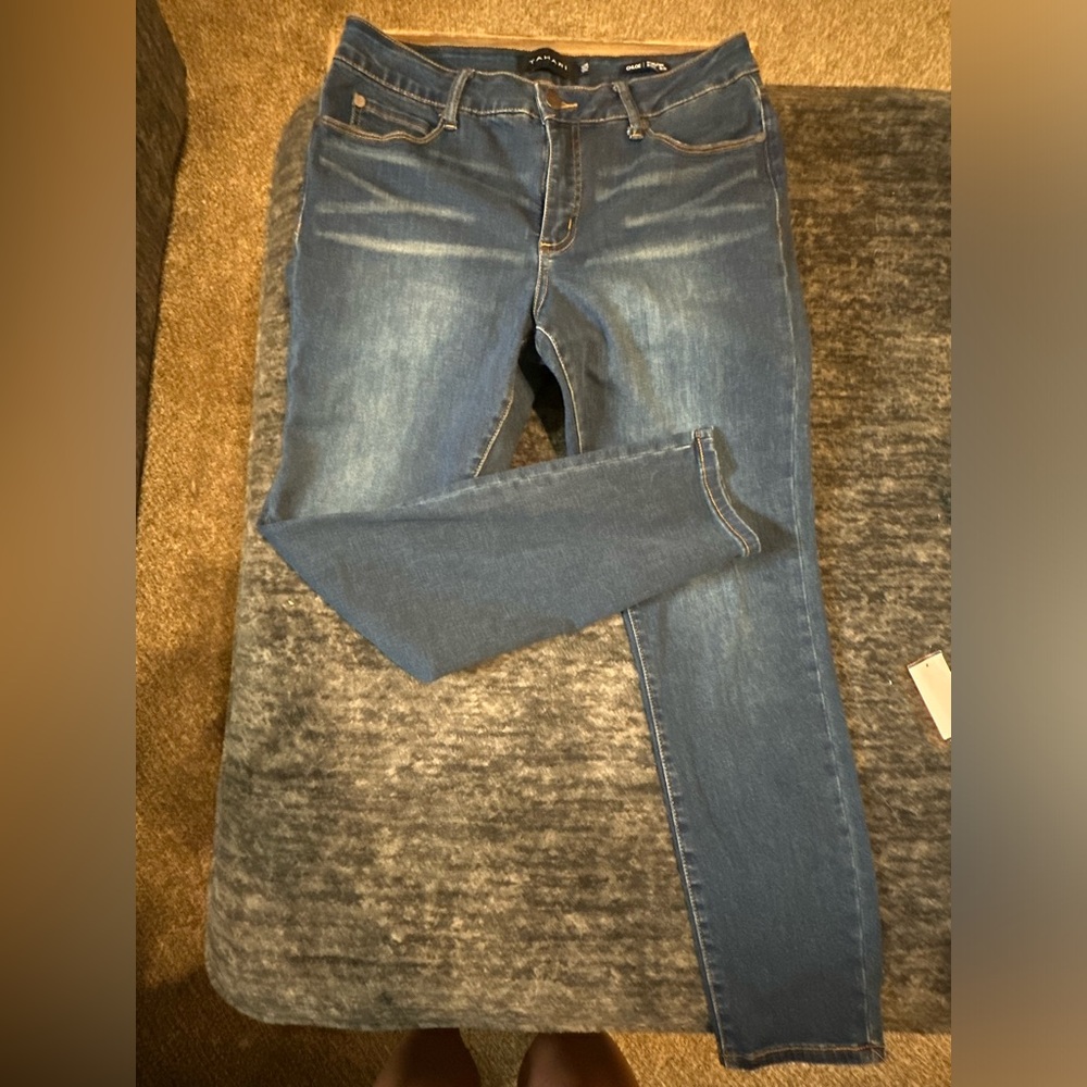 Tahari Blue Skinny Jeans Medium Wash
